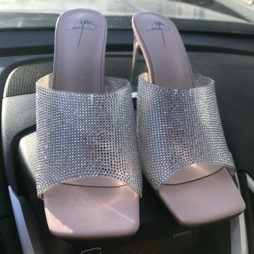 Casual platform heels. Slip on fit, brand new. Worn once at try on / purchase.